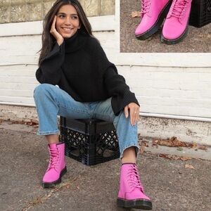 DR MARTENS Combat Boots Women's
Zavala "Thrift Pink" Leather AirWair Soles
New